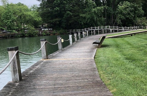 Cornelius Condo | Lakefront, ground unit condo on Lake Norman, sleeps 4, beautiful sunsets!