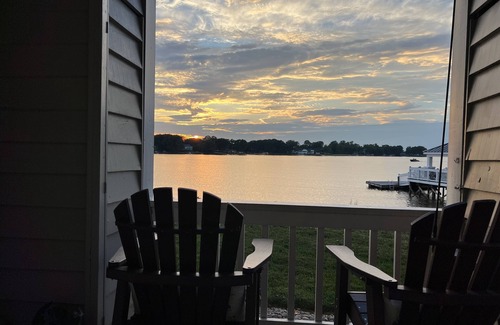 Cornelius Condo | Lakefront, ground unit condo on Lake Norman, sleeps 4, beautiful sunsets!