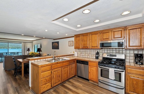 The Village Condo | Lakefront Haven:Lakefront Condo! Located in the Village! Community Spa & Pool! Private Dock!