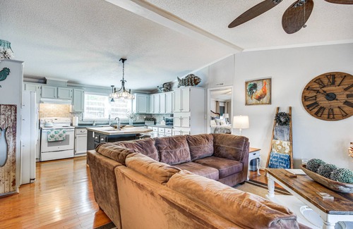 Greenwood County House | Lakefront Hodges Home w/Dock ~ 6 Mi to Downtown!