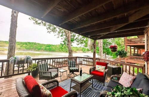 Stover House | Lakefront Home 4bed3bathdockfirepitgrill-12pp