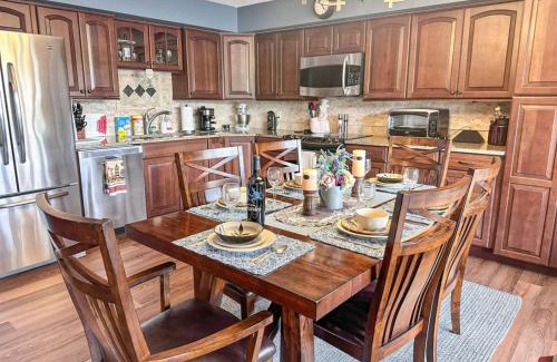 Stover House | Lakefront Home 4bed3bathdockfirepitgrill-12pp