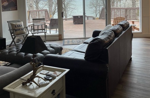 Eufaula House | Lakefront home with Hot Tub - Beautiful view at The Longbow