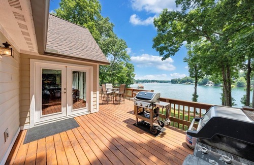 North Shore House | Lakefront home with private dock