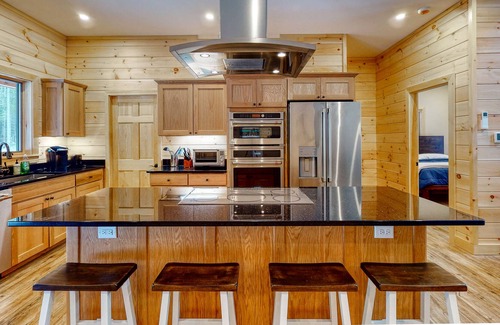 Beaver Cove House | Lakefront home with high-speed WiFi & wood-burning fireplace - dog-friendly