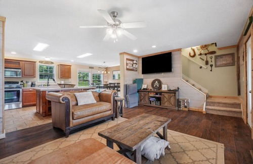 Dadeville House | Lakefront Home with Views - Dock & Boat Rental