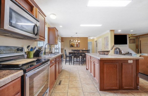Dadeville House | Lakefront Home with Views - Dock & Boat Rental