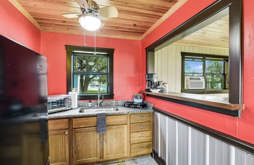 Tow House | Lakefront! House+Guesthouse+Smoker+Kayaks+Firepit