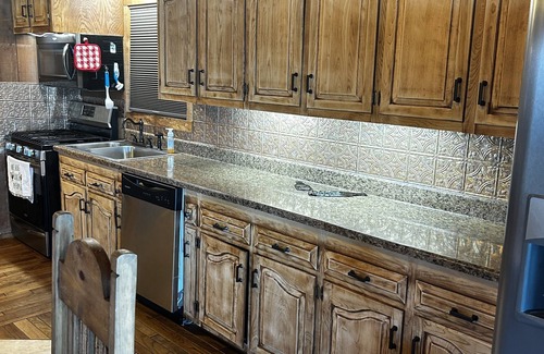 Edgemont House | Lakefront house on Greers Ferry Lake with water access by Devil’s Fork launch