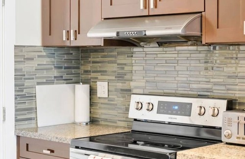 Harrison Hot Springs Apartment | Lakefront Lux 2BR Symphony Of Comfort/Style For 12