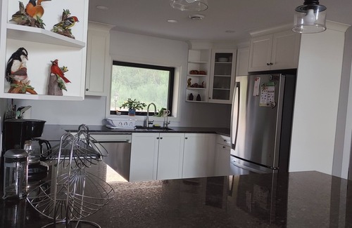 Killaloe House | Lakefront La Casita Cottage on Golden Lake - Modern and inviting