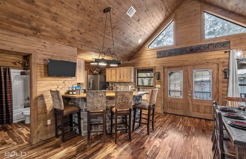 Shreveport House | Lakefront Lodge on Emerald Isle with Hot Tub, Kayaks & Canoes, Fishing Pier, Fire Pit & Grill