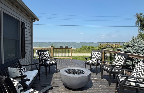 Gypsum House | Lakefront Lodge + Sleeps 12 + Bay Views + Hot Tub
