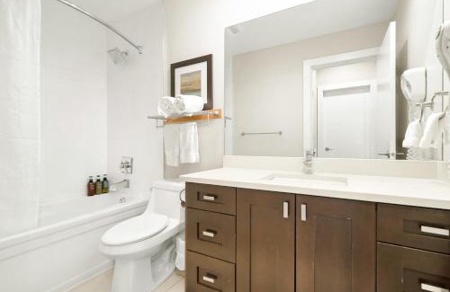 Harrison Hot Springs Apartment | Lakefront Lux 2BR Unit