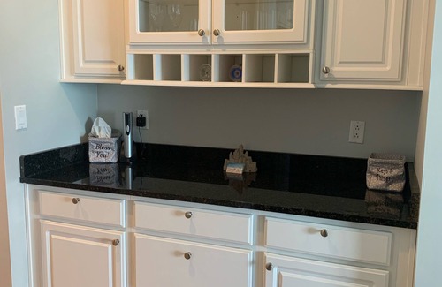 Geneva-on-the-Lake Condo | Lakefront Luxury 2Br/2Ba Lake View/Beach/Indoor Pool/Private balcony