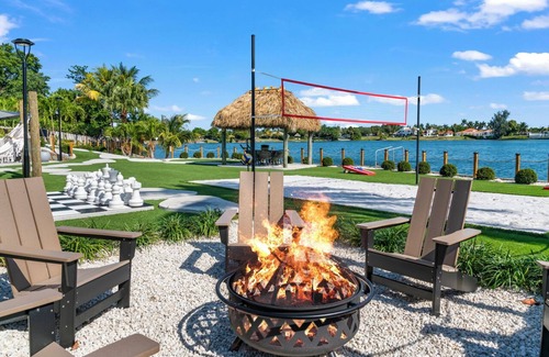 Ludlam House | Lakefront Luxury Retreat – 7BR Paradise Escape