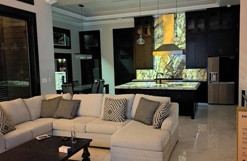 Sunrise Beach House | Lakefront Luxury 7 bed Home with Private Dock, Swim Spa on 13MM in Porto Cima
