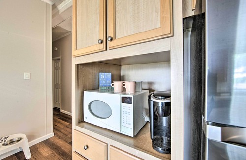 Enchanted Oaks House | Lakefront Mabank Gem w/Sunset Views: Pets Welcome