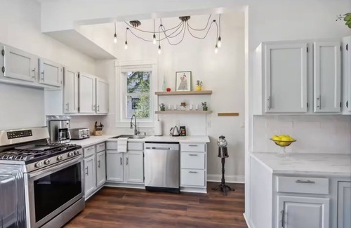 Northpoint House | Lakefront Manor MKE - Spacious for groups and steps from beach and downtown