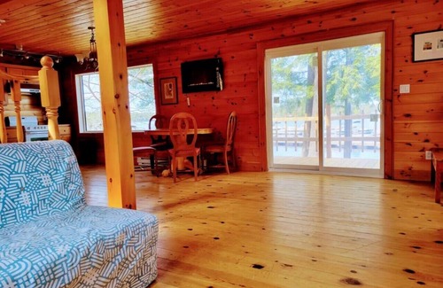 Gravenhurst Cottage | Lakefront Muskoka Beautiful Cottage