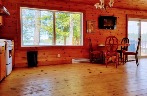 Gravenhurst Cottage | Lakefront Muskoka Beautiful Cottage