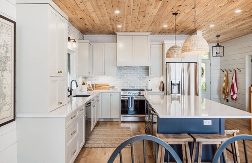 Georgian Bay Apartment | Lakefront Muskoka Cottage w/hot tub