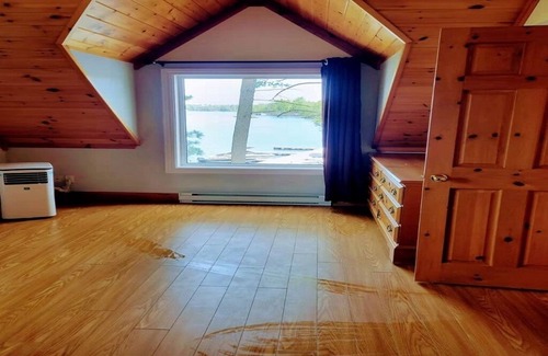 Gravenhurst House | Lakefront Muskoka of Amazing Cottage