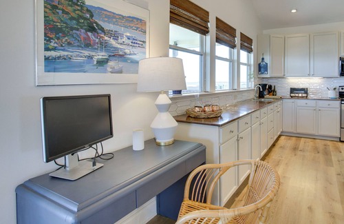 Lake Catherine House | Lakefront NOLA Home w/Hot Tub & Views!