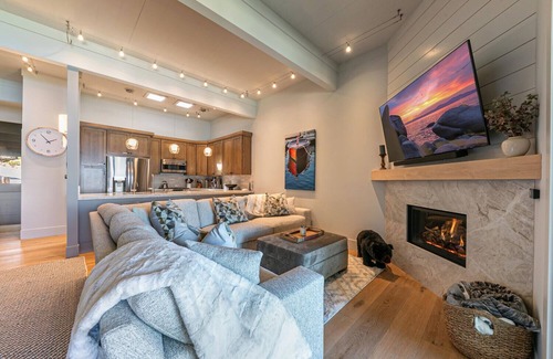 Tahoe Tavern House | Lakefront|Pier|Bouys|Pickleball|Walk to town