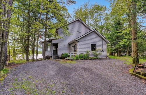 Gouldsboro House | Lakefront Pocono Retreat/Family & Pet Friendly/canoes/kayak/row boat/Fire pit!