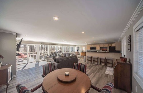 Cadiz House | Lakefront - Private Dock - Fishing & Swimming