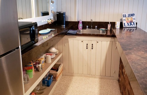 Hendersonville Apartment | LAKEFRONT Property with Hot Tub, Pool Table, Kayaks near Nashville