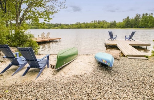 Pocono Pines House | LAKEFRONT RENOVATED 3000+ sf Cabin in 5-Star Lake Naomi