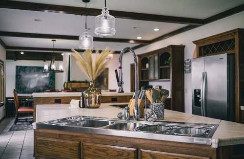Hot Springs House | Lakefront Retreat Bonfire Nights w/S’mores, Ping Pong, Shuffleboard & More!