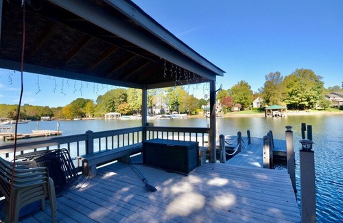 Denver House | Lakefront Retreat – Perfect for Relaxation & Remote Work