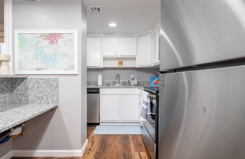 Mid America Condo | Lakefront Retreat: Updated Condo with Resort Amenities, Lake Views, Pool & Close to Hot Springs Fun!