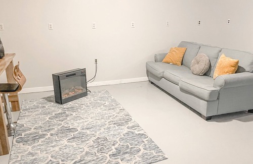 South View Apartment | Lakefront Retreat w/ Pool