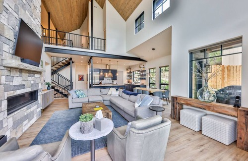 Grand Lake House | Lakefront Spacious Mountain Lux Home. Private dock, Hot Tub, Bunk Room!
