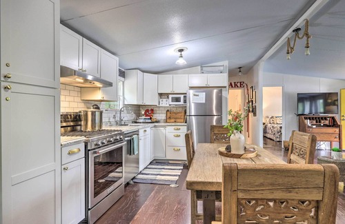 Milledgeville House | Lakefront Sparta Home: Fire Pit, Dock & Kayak