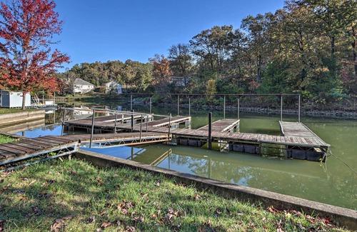 Sunrise Beach Cabin | Lakefront Sunrise Beach Cabin w/ Private Dock!