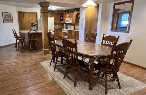 Crofton House | Lakefront Vacation Home/Cabin for Rent/Lewis & Clark Lake