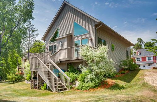 Townsend House | Lakefront Wisconsin Getaway with Kayak and Boat Dock!