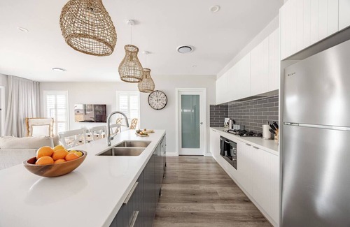 Lake Macquarie City Council House | Lakefront with Pool Sleeps 12