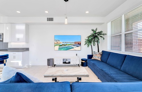 Indio Villa | Lakefront with private Pool 4 master