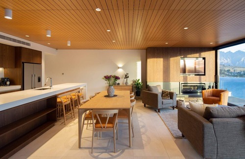 Queenstown Villa | Lakehouse 3 – Parking, Fireplace, Lake Views