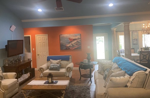 Dogwood House | Lakehouse getaway on lake Bob Sandlin, with private boat ramp and amazing views