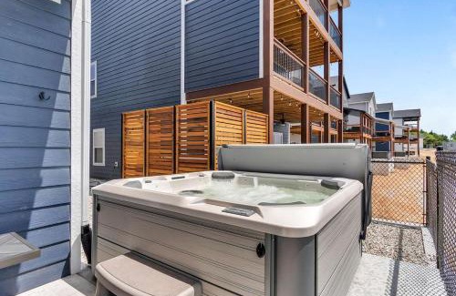 Branson House | Lakehouse Lodge