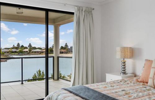Encounter Bay House | Lakehouse28 Waterfront Resort Living Encounter Bay - BYO Linen