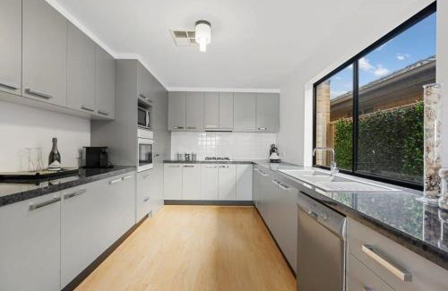 Encounter Bay House | Lakehouse28 Waterfront Resort Living Encounter Bay - BYO Linen