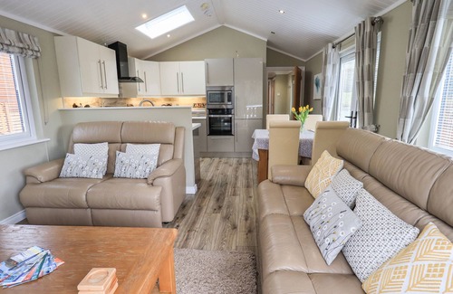 Troutbeck Cottage | LAKELAND VIEW LODGE, pet friendly, with hot tub in Windermere